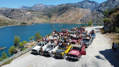 Jeep Safari & Green Lake Boat 
